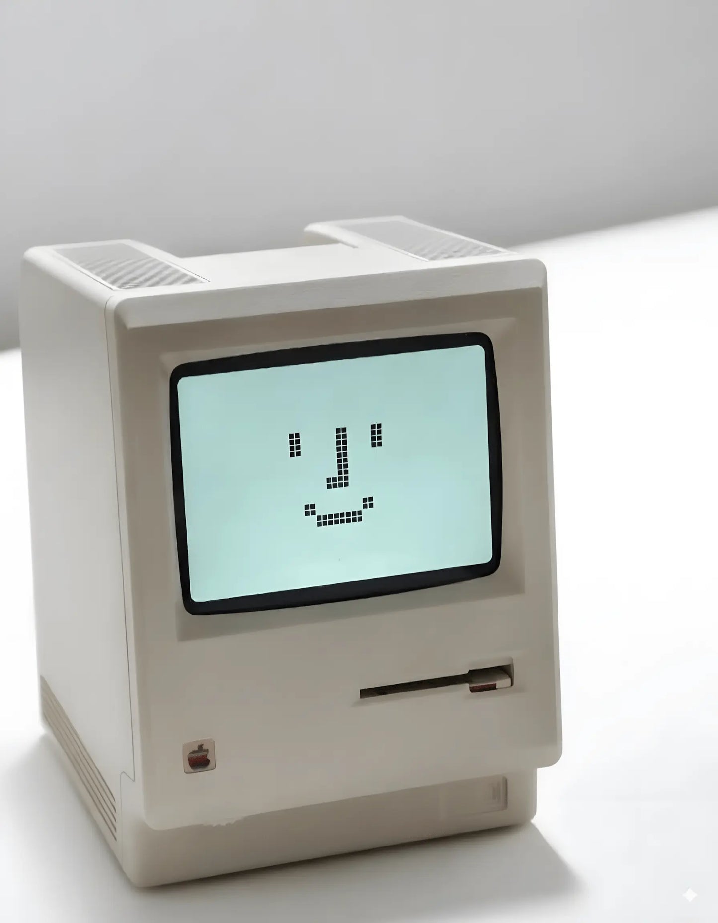 RetroByte Buddy – 1984 Mini Macintosh Clock | Floppy Disk Nostalgia Desk Buddy! 🖥️💾
